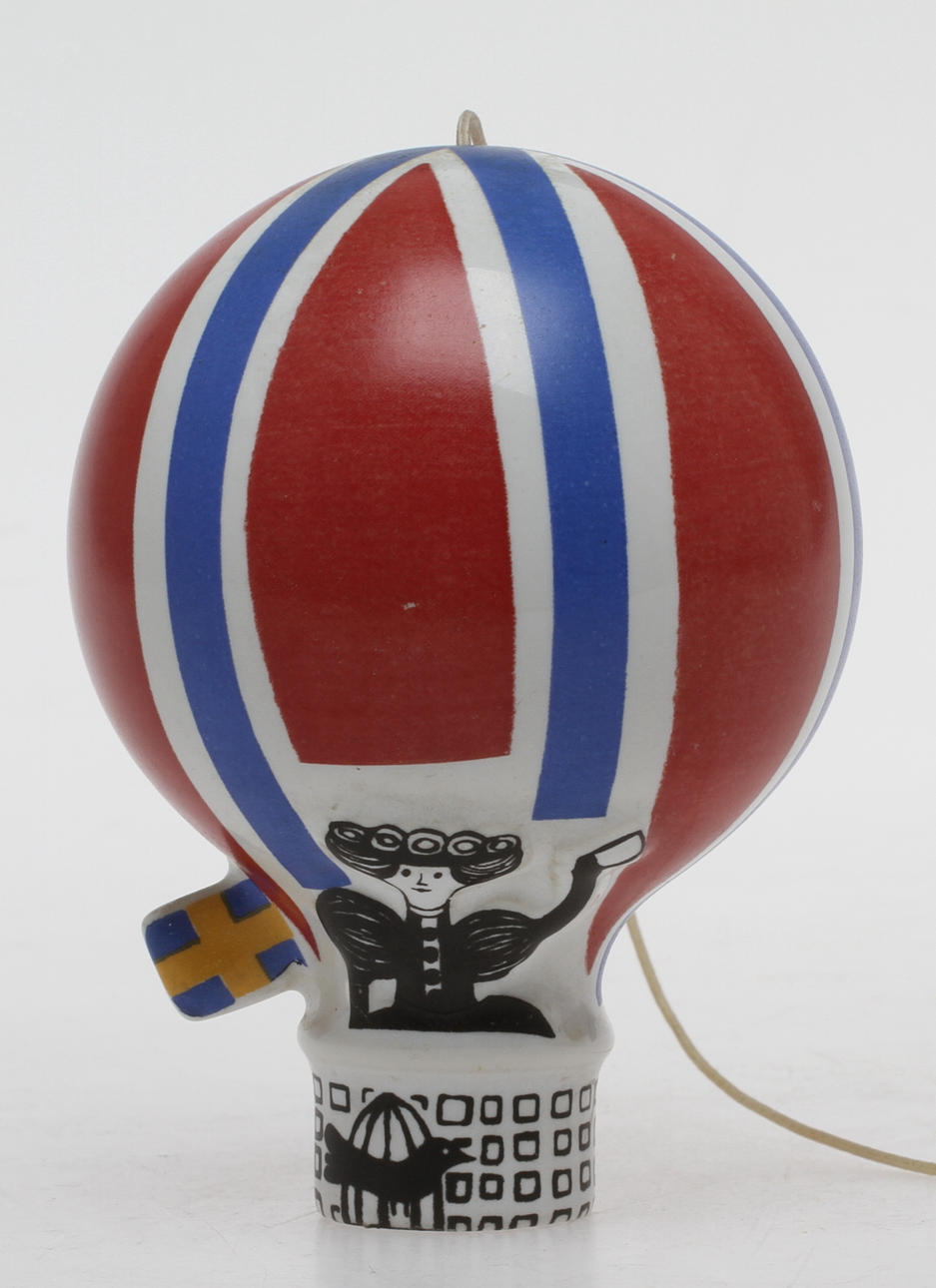 LISA LARSON. Figurin, stengods, Liten luftballong ur serien "Traffic", Gustavsberg.