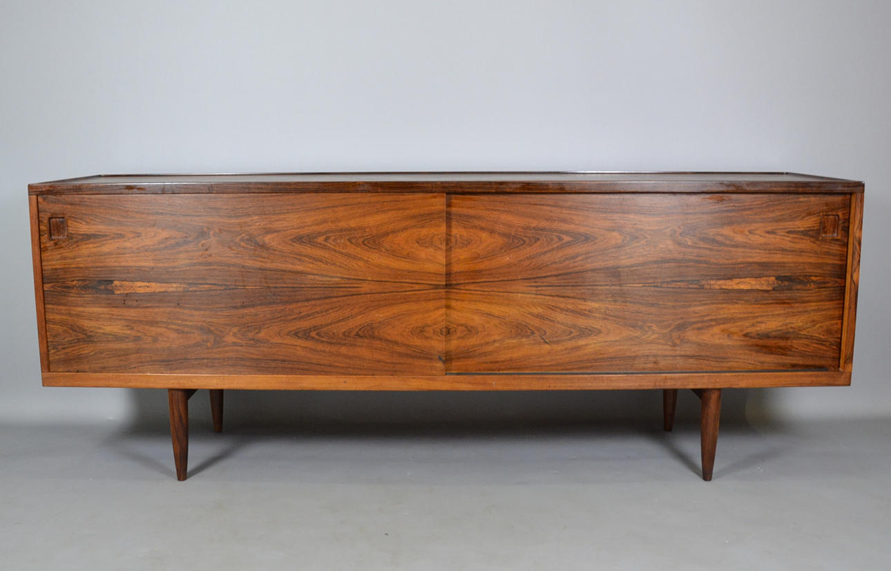 NIELS O. MÖLLER. SKÆNK I PASSALTRÆ.