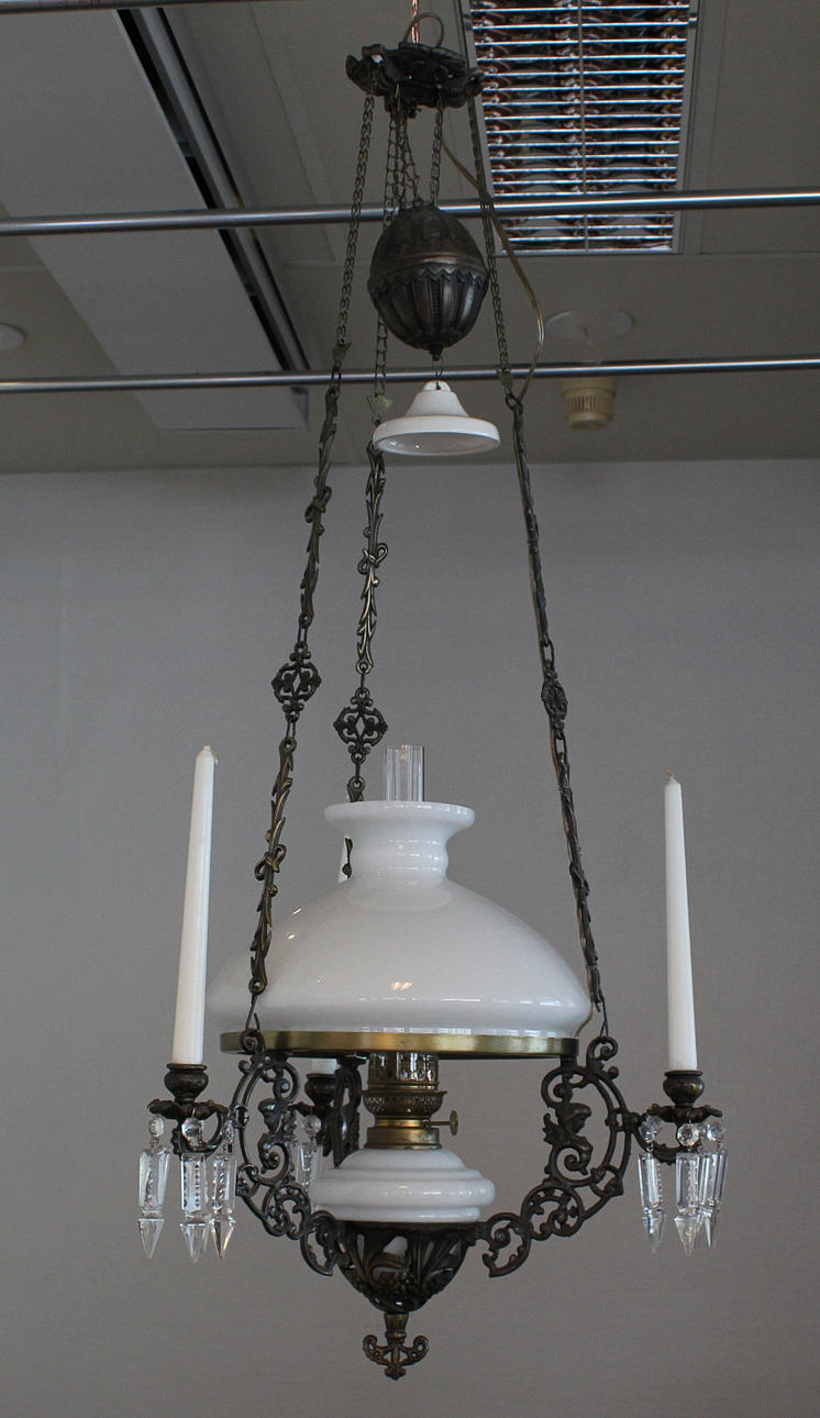 FOTOGENTAKLAMPA, med glasprismor. 1920-tal.