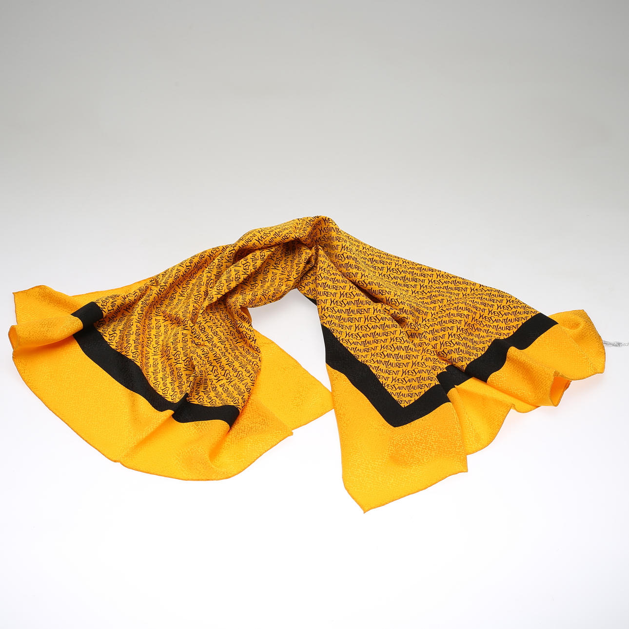 YVES SAINT LAURENT, sjal.