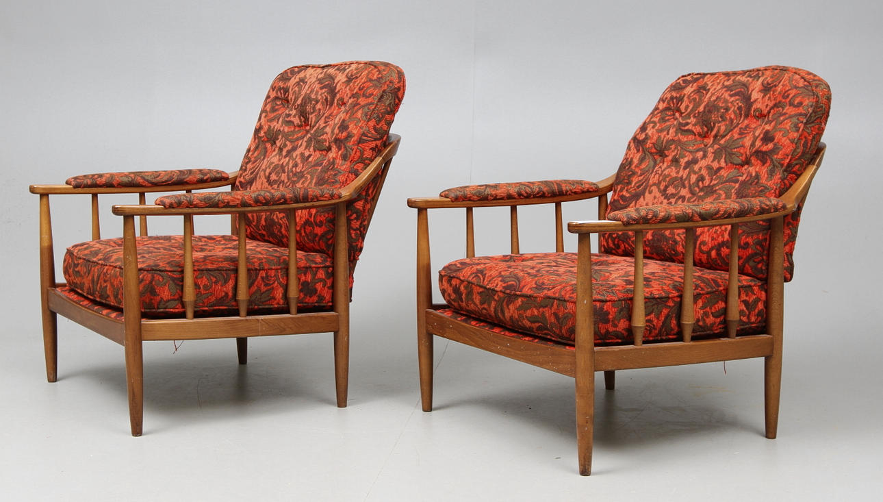 FÅTÖLJER, valnöt, ett par, 1960 tal.