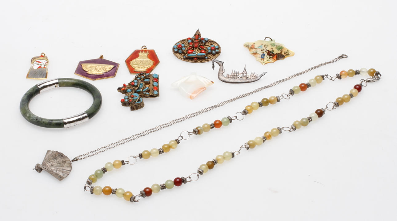 SMYCKEN, 11 del, Orientaliska, bland annat silver och sten.