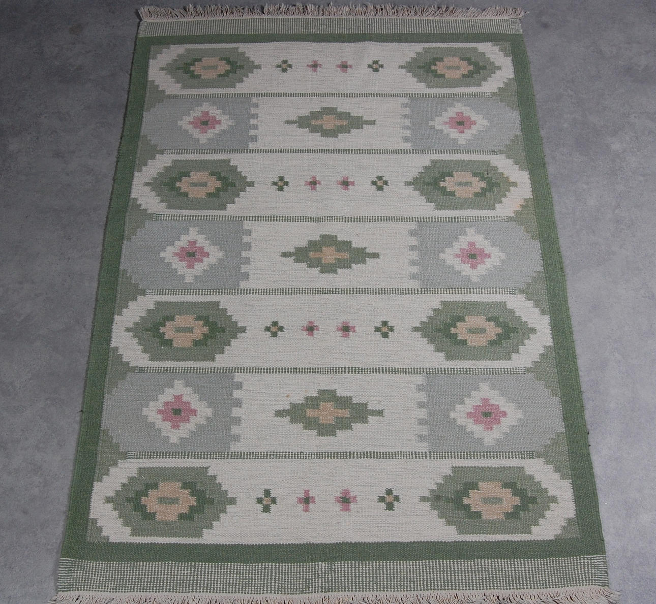 MATTA, röllakan, 205 x 140 cm.