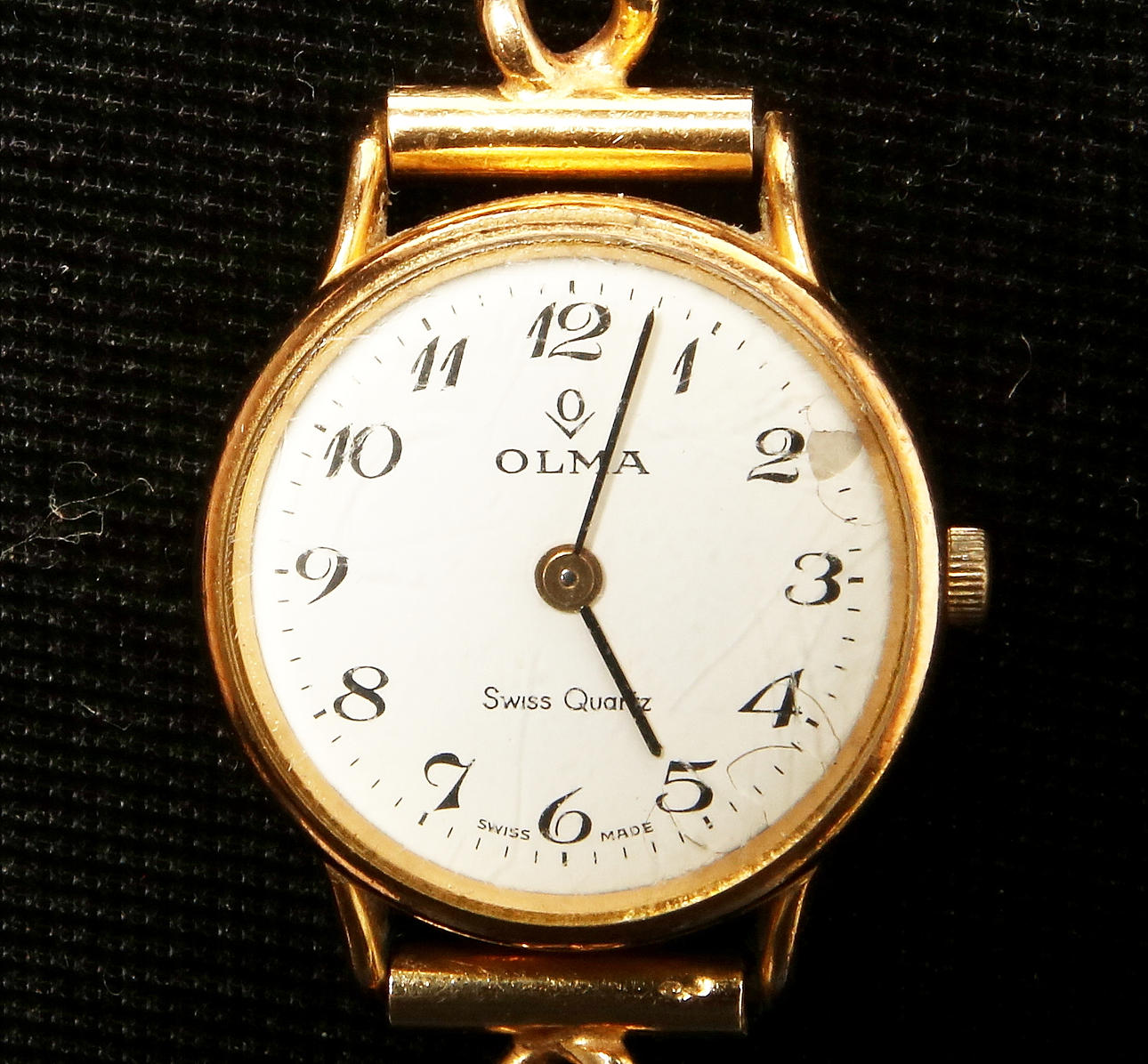 DAMUR, olma, guld 18 K, vikt 24,64 gram.