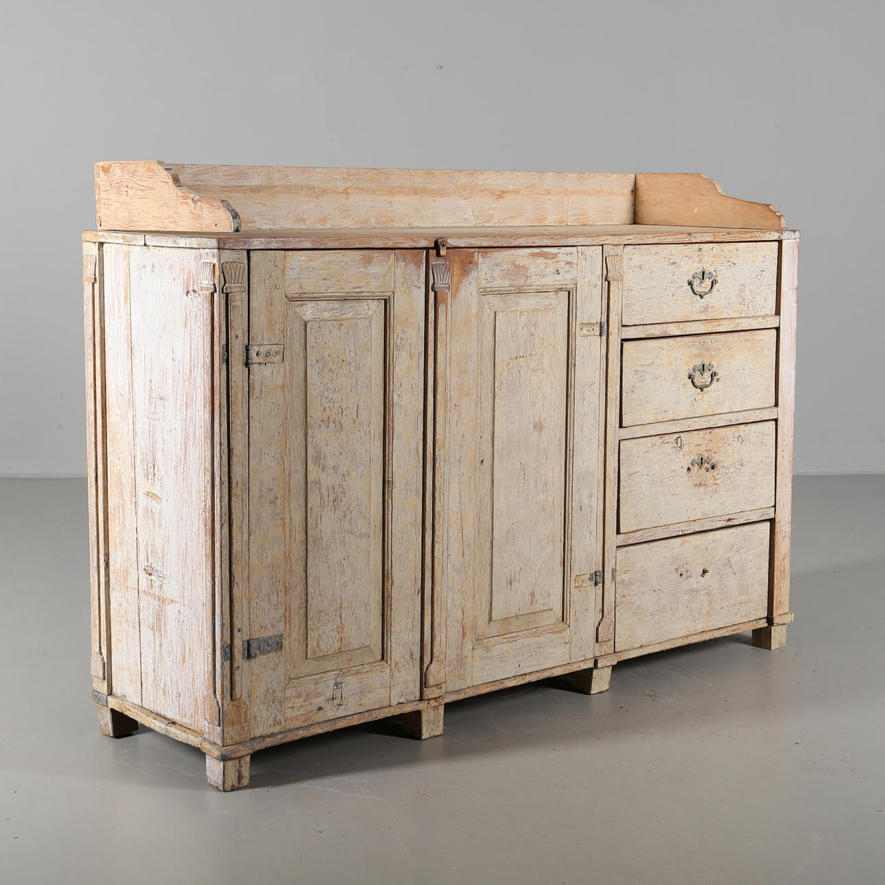 SKÄNK, 1800-tal, vit/gråmålad.