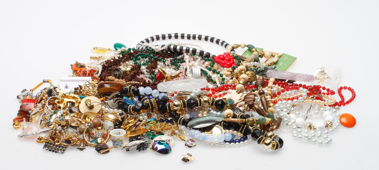 SMYCKEN, diverse bijouterier, 1900 tal.