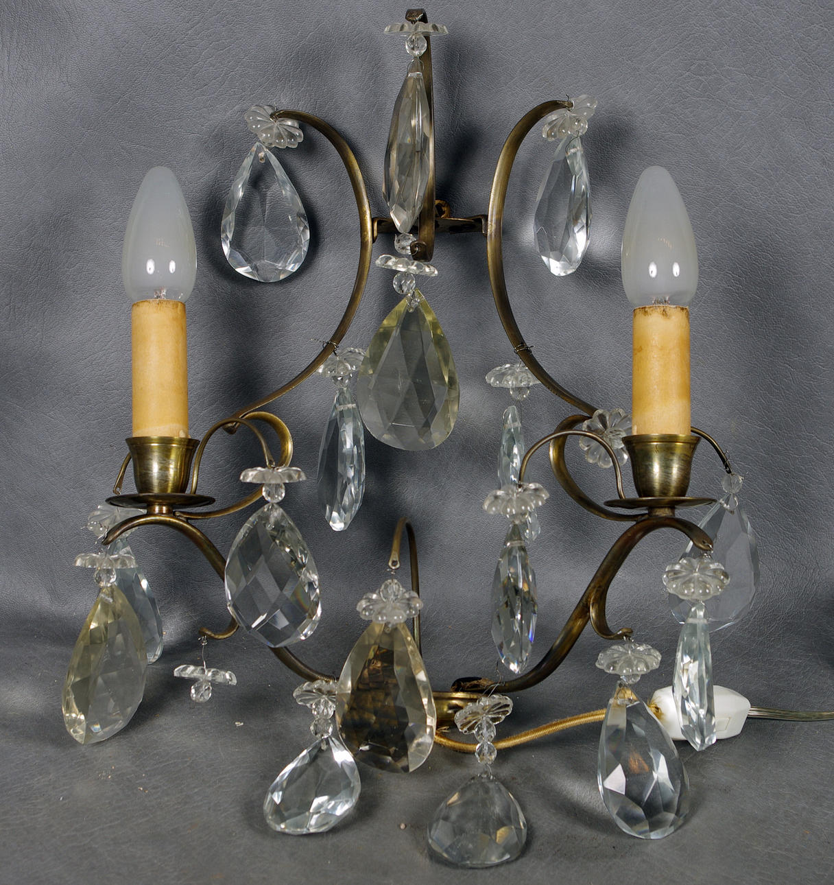 DUBBELLAMPETT med prismor, mässing.