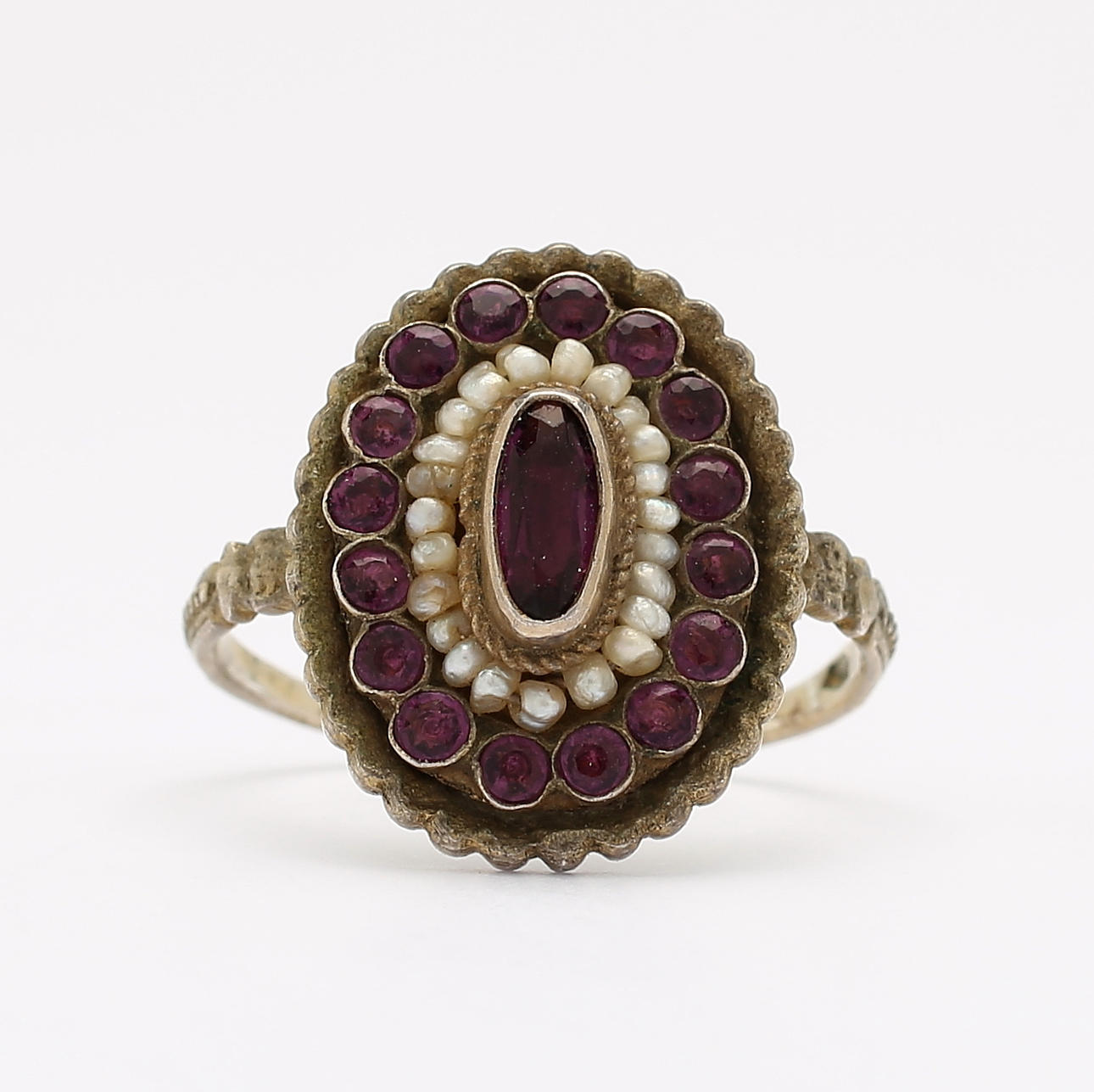 RING, silver.