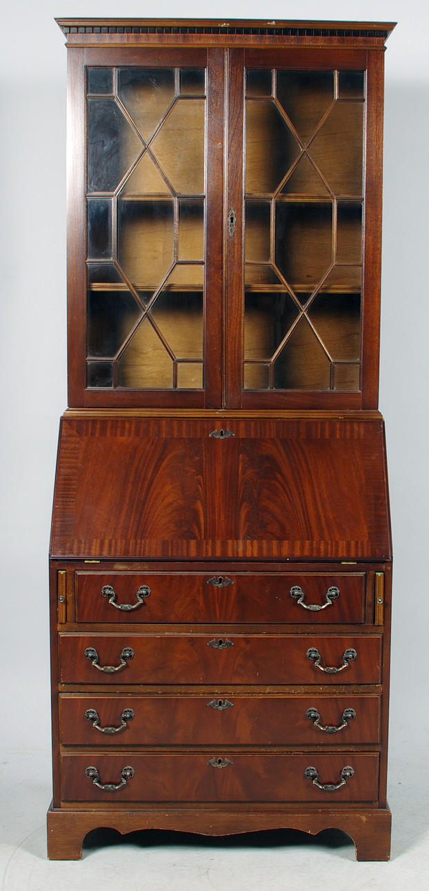 SNEDKLAFFSEKRETÄR MED VITRINÖVERDEL, mahogny.