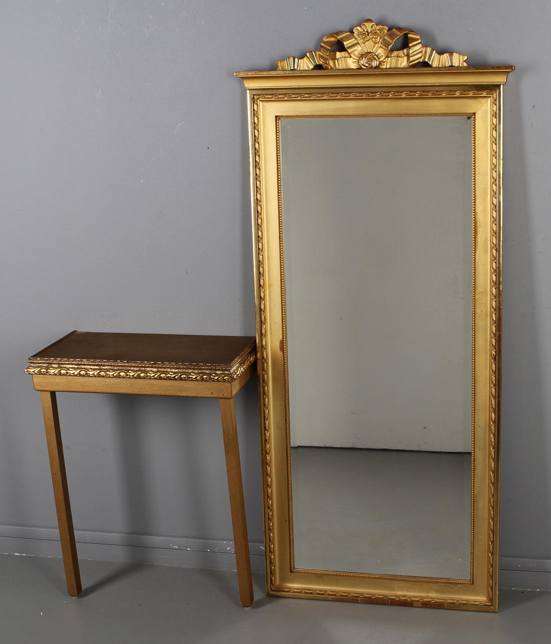 SPEGEL, med konsolbord, gustaviansk stil, 1900-tal.