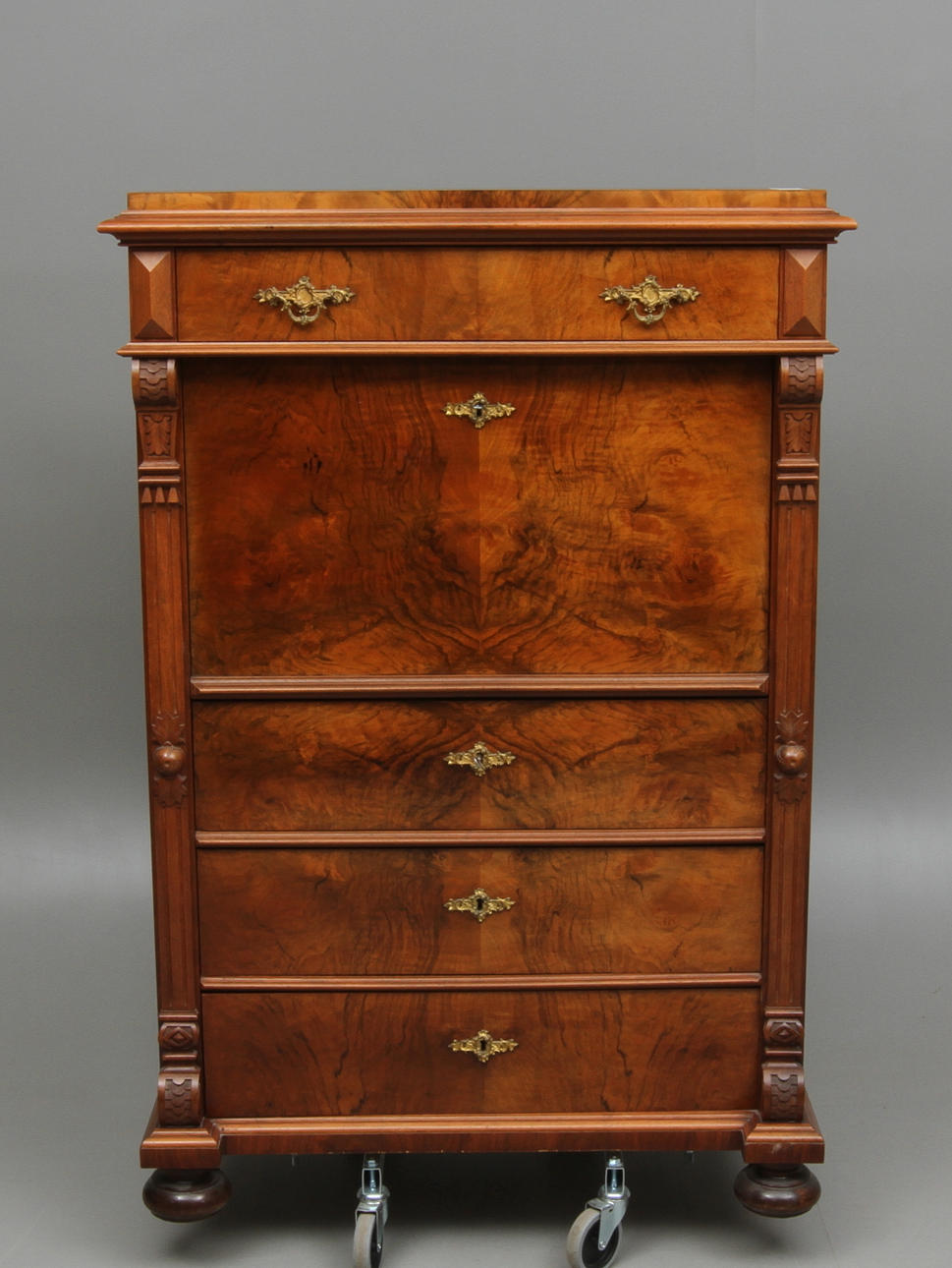 CHIFFONJÉ, nyränessans, 1800-talets slut.