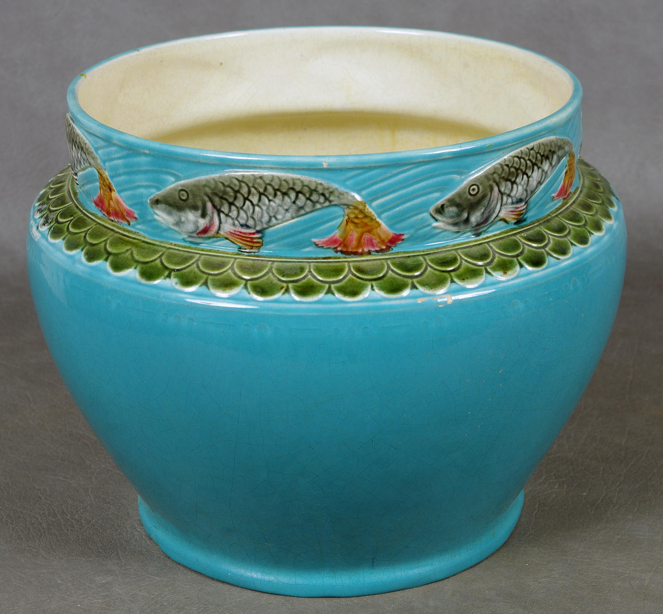 YTTERFODER med fiskmotiv, Rörstrand, majolika.