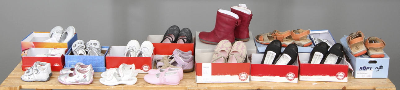 NYA BARNSKOR, 17 par, Bopy, Superfit mm. Flickmodell, storlek 19-31.