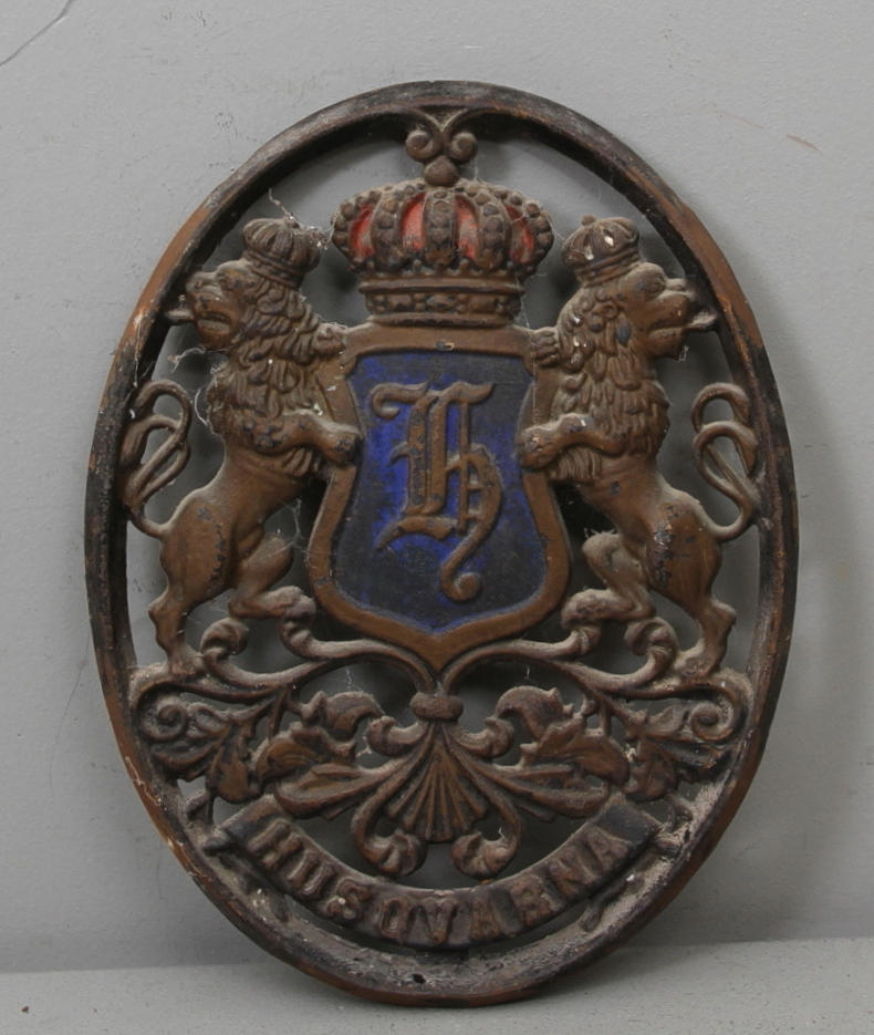 VAPENSKÖLD, gjutjärn, Husqvarna, 18/1900-tal.