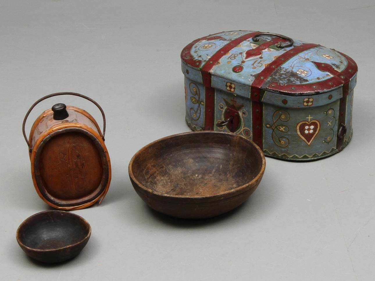 PARTI ALLMOGE, 4 delar, bla skrin och skålar.