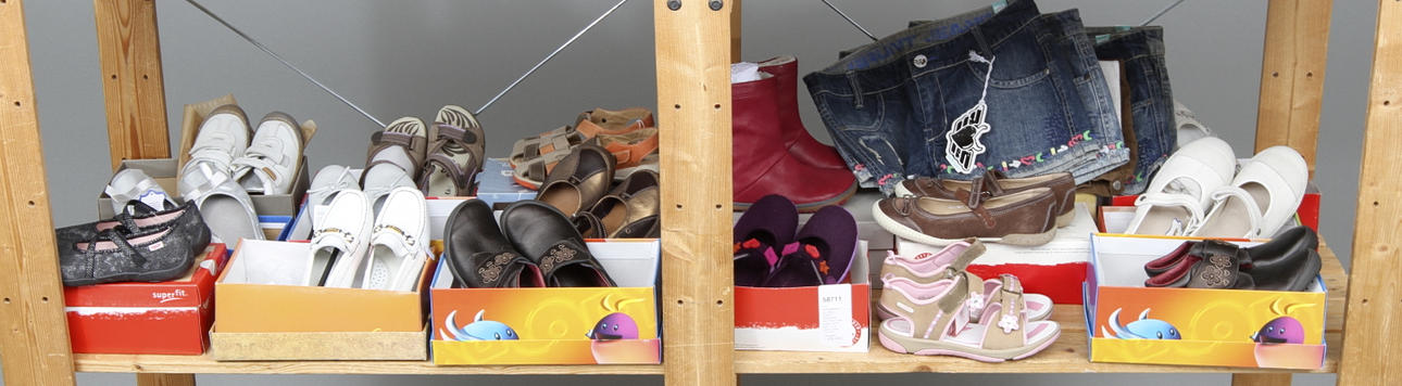 NYA BARNSKOR, 17 par, Bopy, Superfit, Vivobarefoot mm. Flickmodell, storlek 32-37 samt 7 par shorts storlek 158-170.