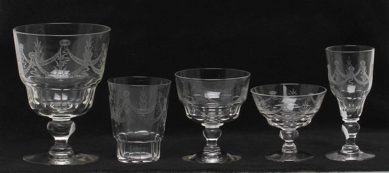 GLASSERVISDELAR, ca 47 delar, "Evy", Edvin Ollers, Åfors.