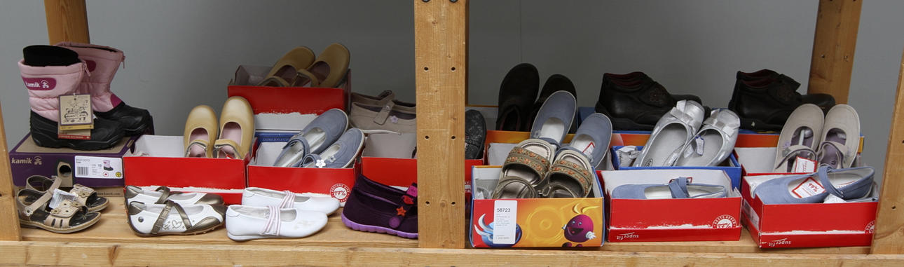 NYA BARNSKOR, 19 par, Bopy, Superfit, Kamik mm. Flickmodell, storlek 27-33.