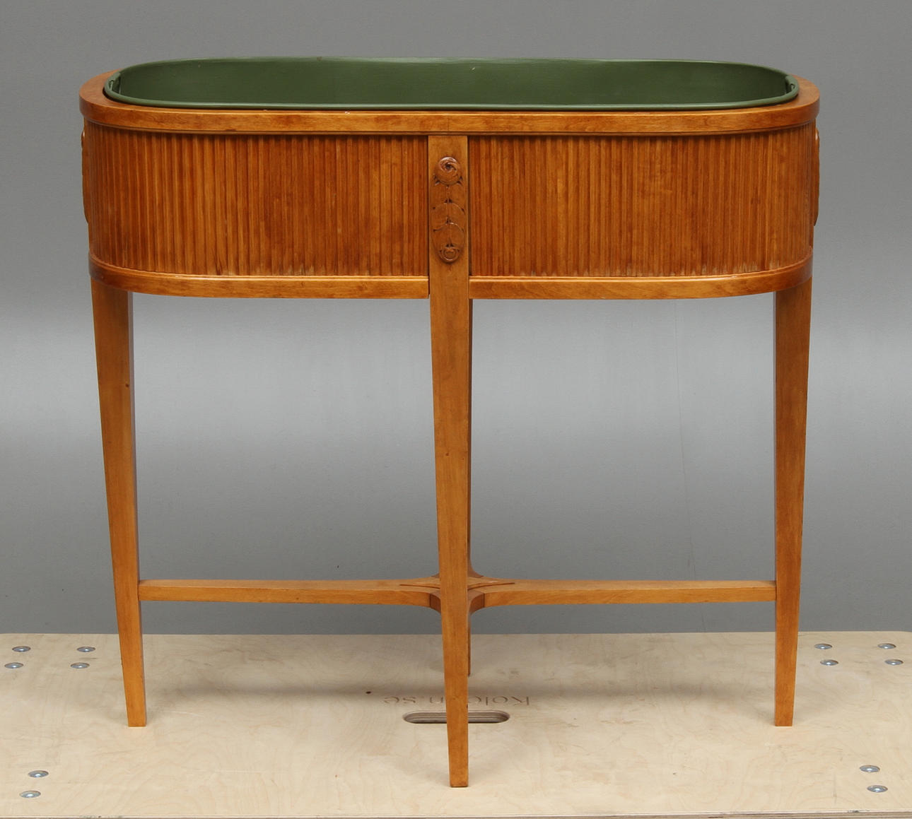 BLOMBORD med plåtinsats, gustaviansk stil, 1900-tal.