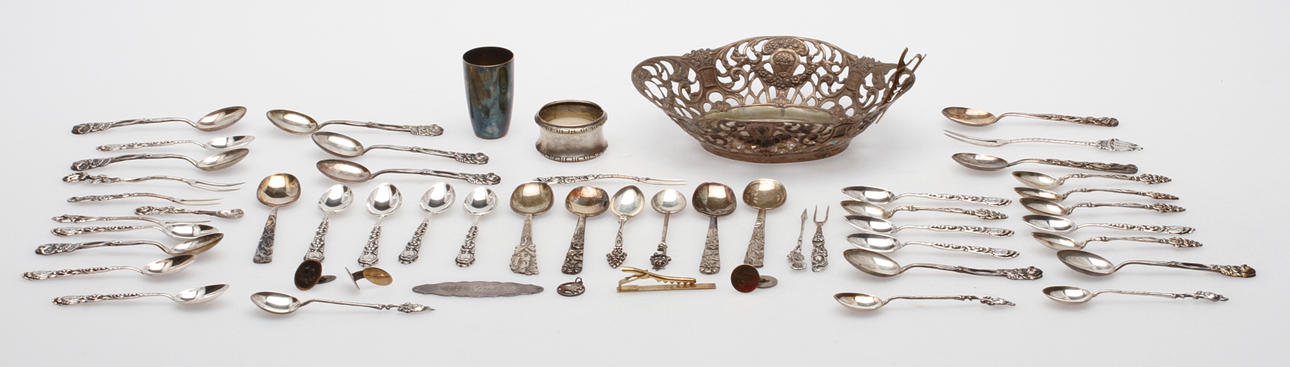 SILVER, 541 gram, bland annat kaffeskedar och gallerskål.