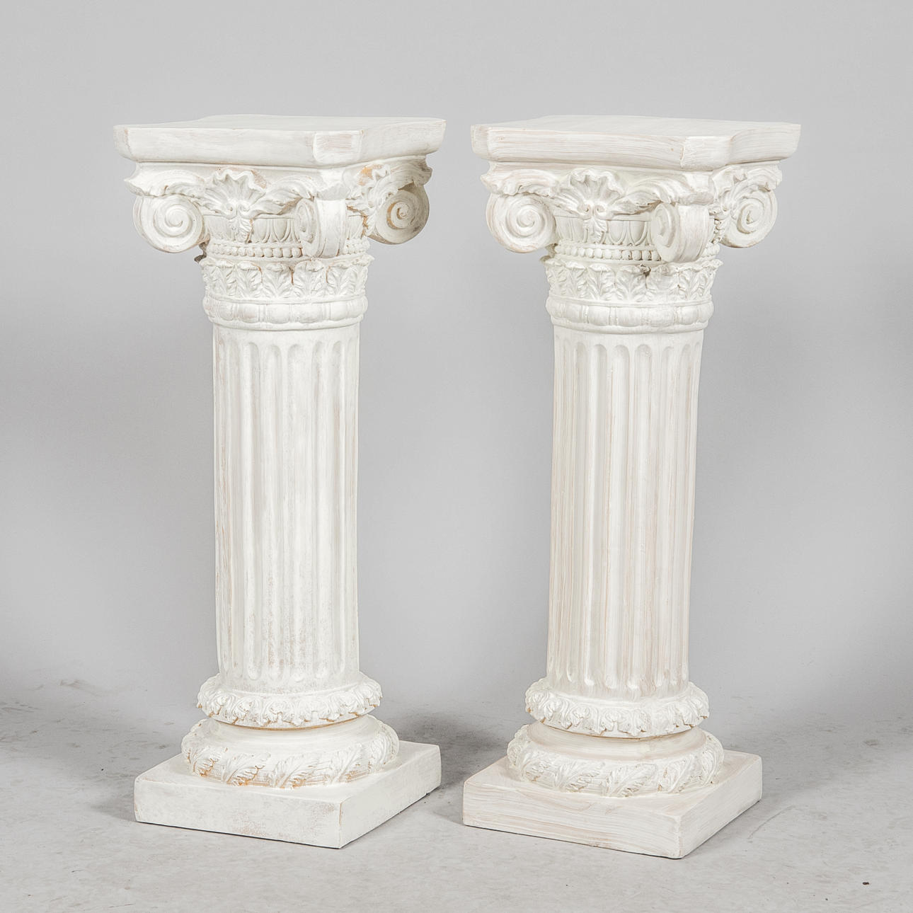 COLUMNAS/PEDESTALES, resina colada.