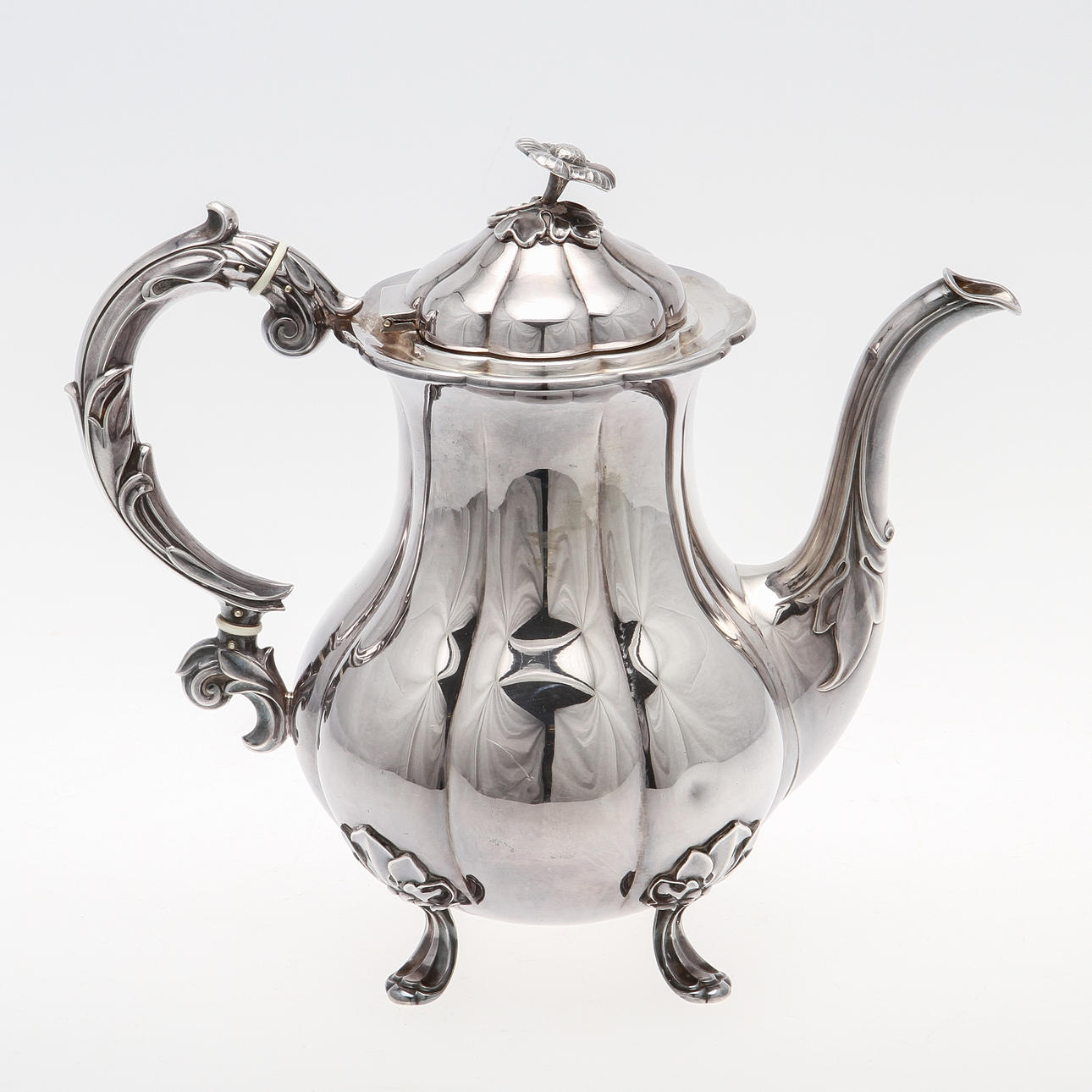 KAFFEKANNA, silver, rokokostil, ca 700 gram.