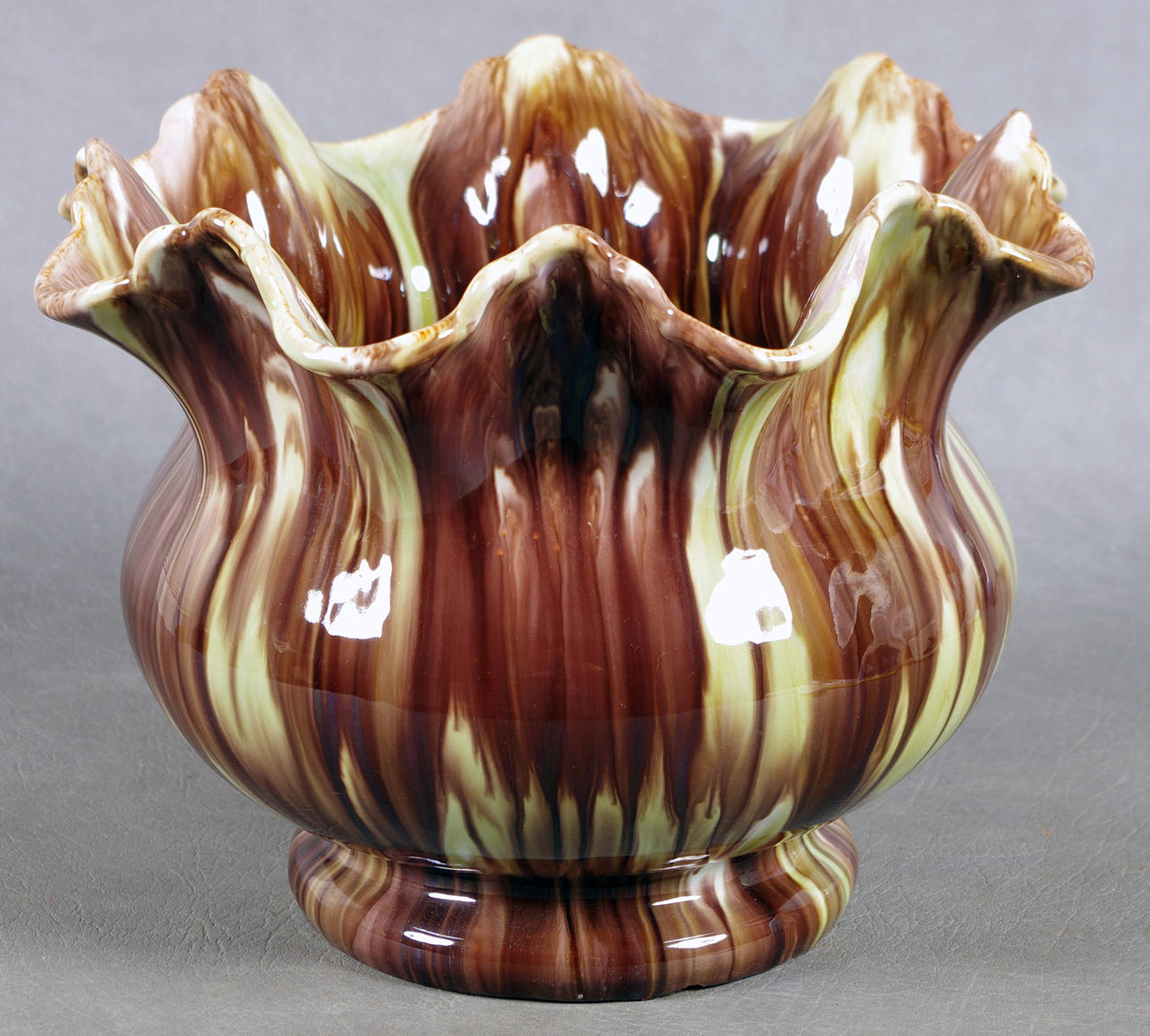 KRUKA, Höganäs, majolika, signerad KS.