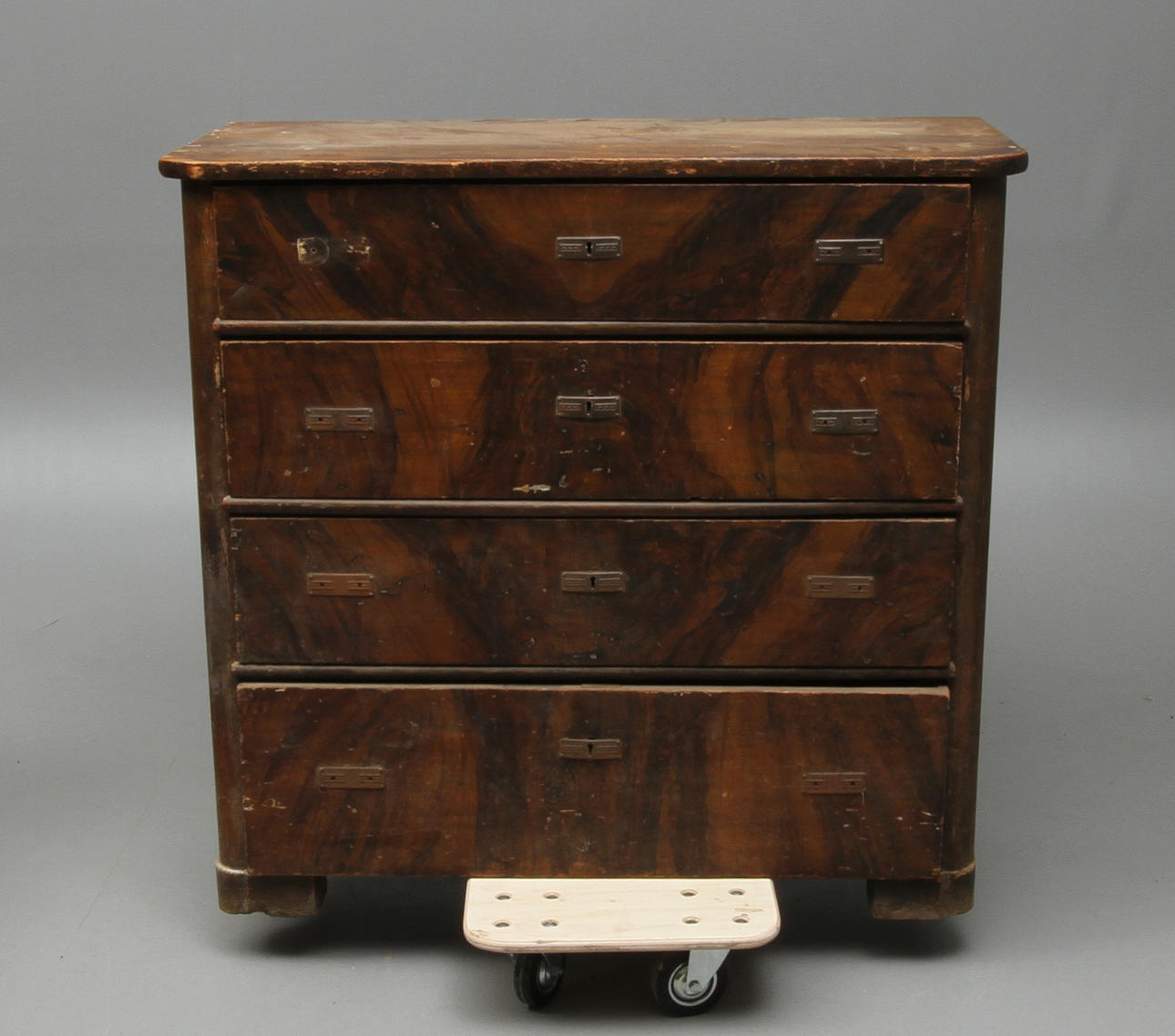 BYRÅ, bemålad furu, sekelskiftet 1900.