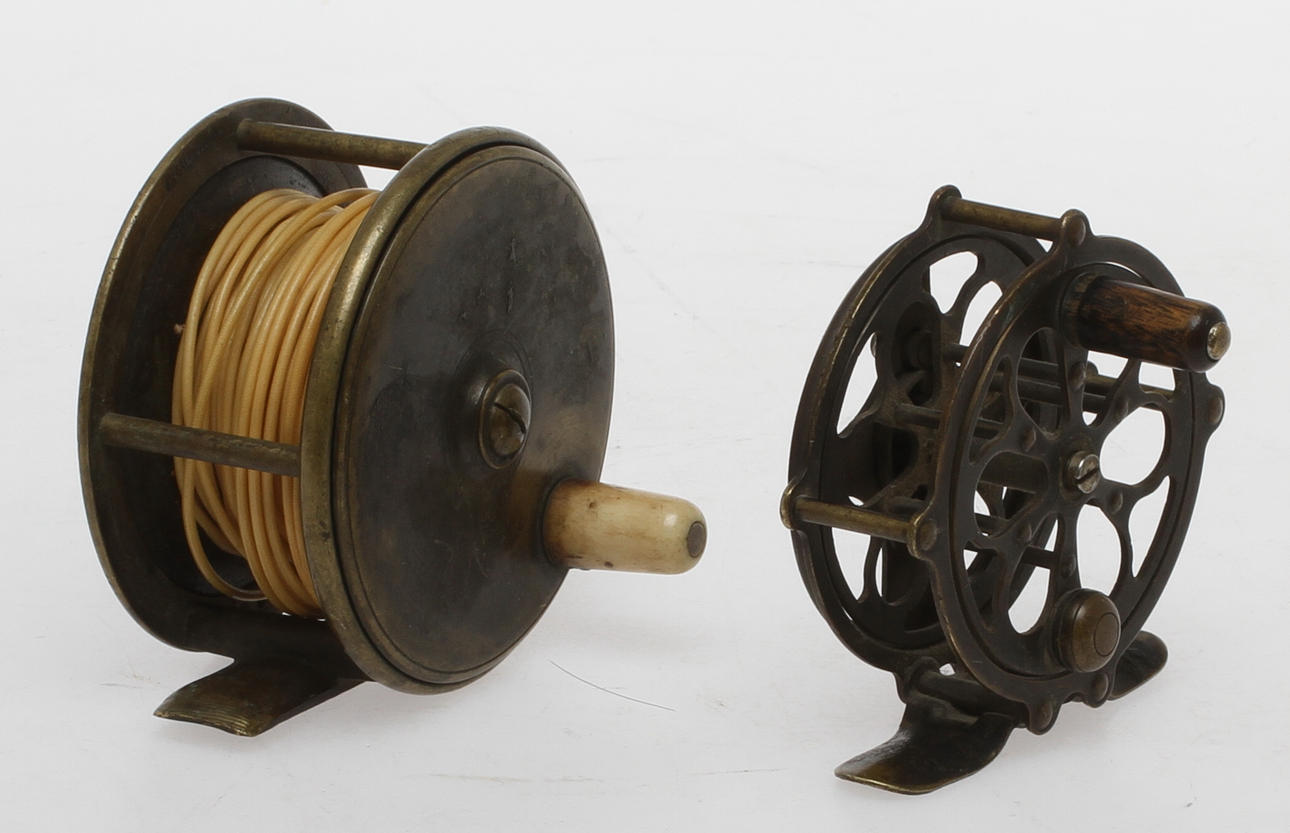 FISKERULLAR 2 st, för flugfiske varav en Pflueger Progress 60, 1800/1900-tal.