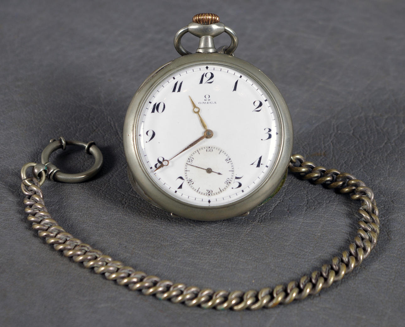 FICKUR, Omega, dekor med tåg.