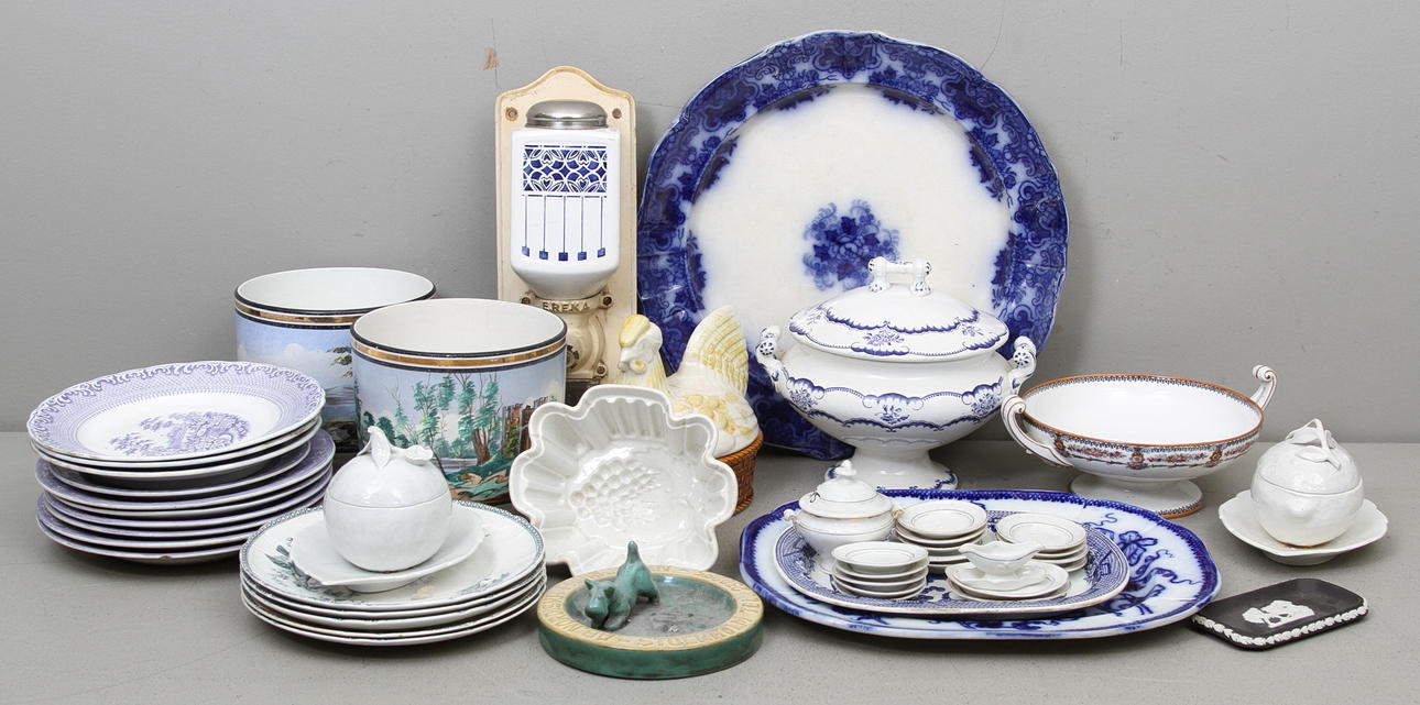 KERAMIKFÖREMÅL, ca 45 delar, bla Rörstrand, Gustafsberg, Höganäs, Ekeby, 1900-tal.