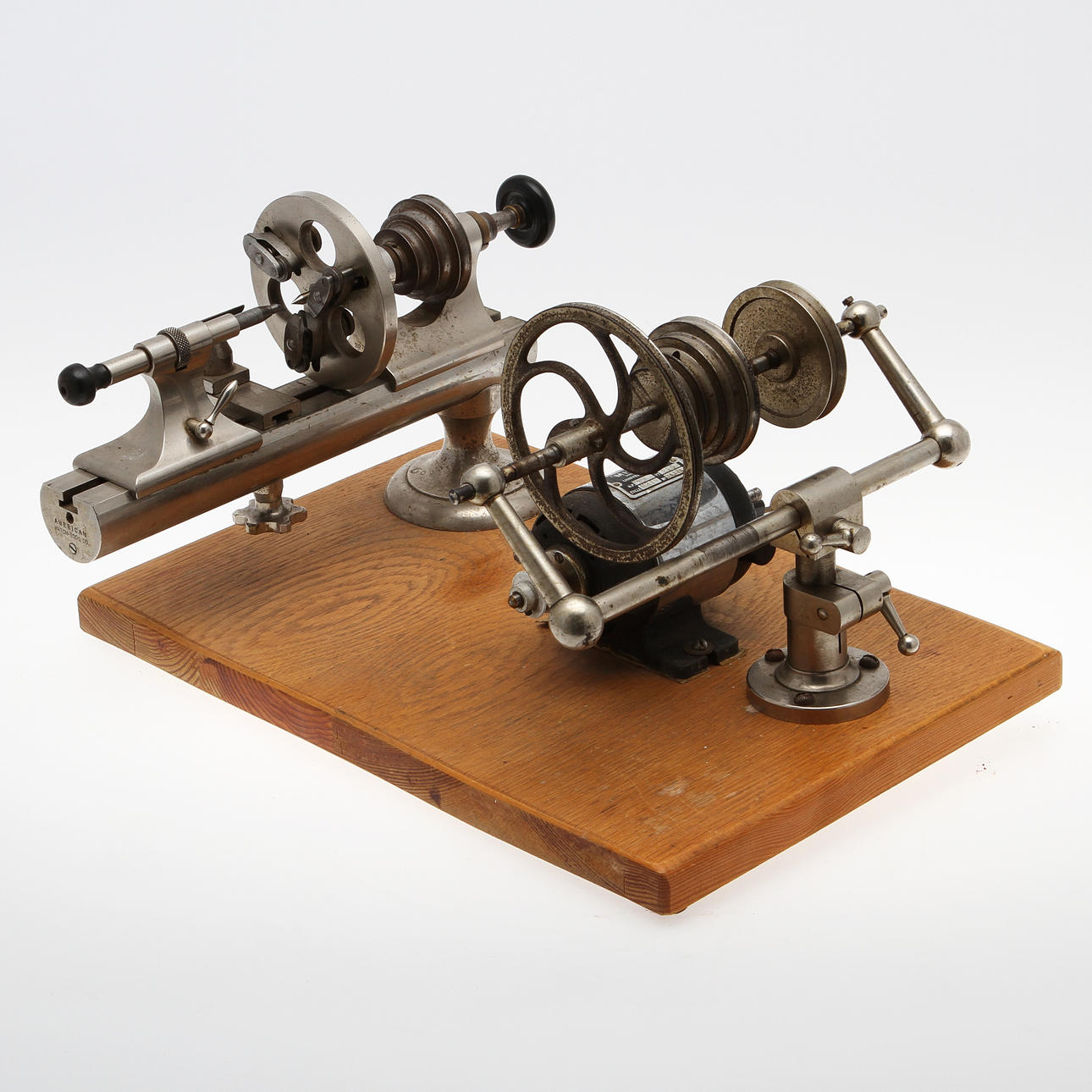 URMAKARSVARV MED TILLBEHÖR, sekelskiftet 1800/1900-tal.