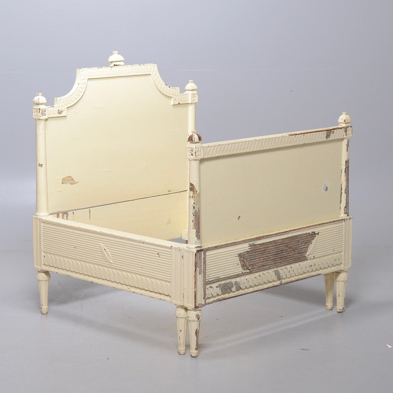 Sänky, kustavilainen 1700-luku.