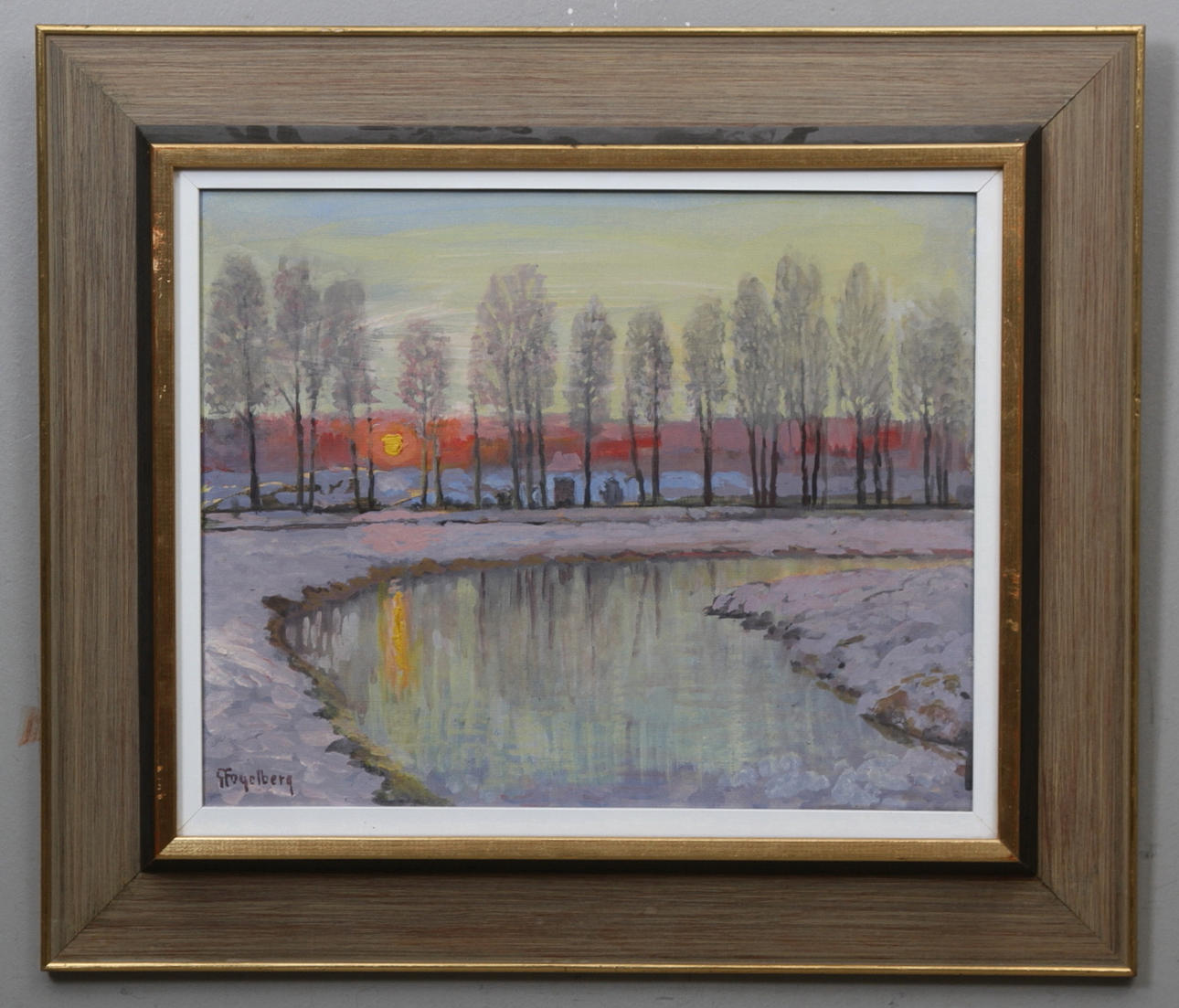GUSTAF FOGELBERG. Solbelyst vinterlandskap med å. Olja på duk. Signerad G.Fogelberg.