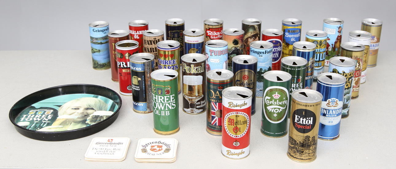 BREWERIANA, 33 delar, ölburkar med mera, 1960-80 tal.