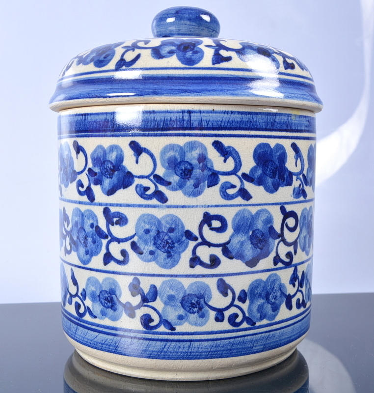 BURK MED LOCK, porslin, nutida.