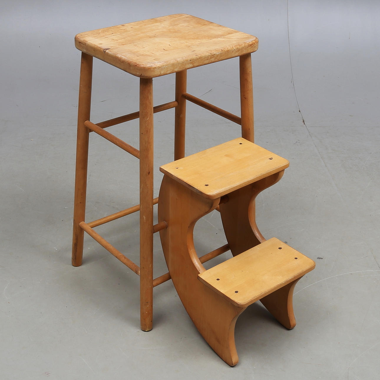 STEGPALL, trä, 1900-tal.