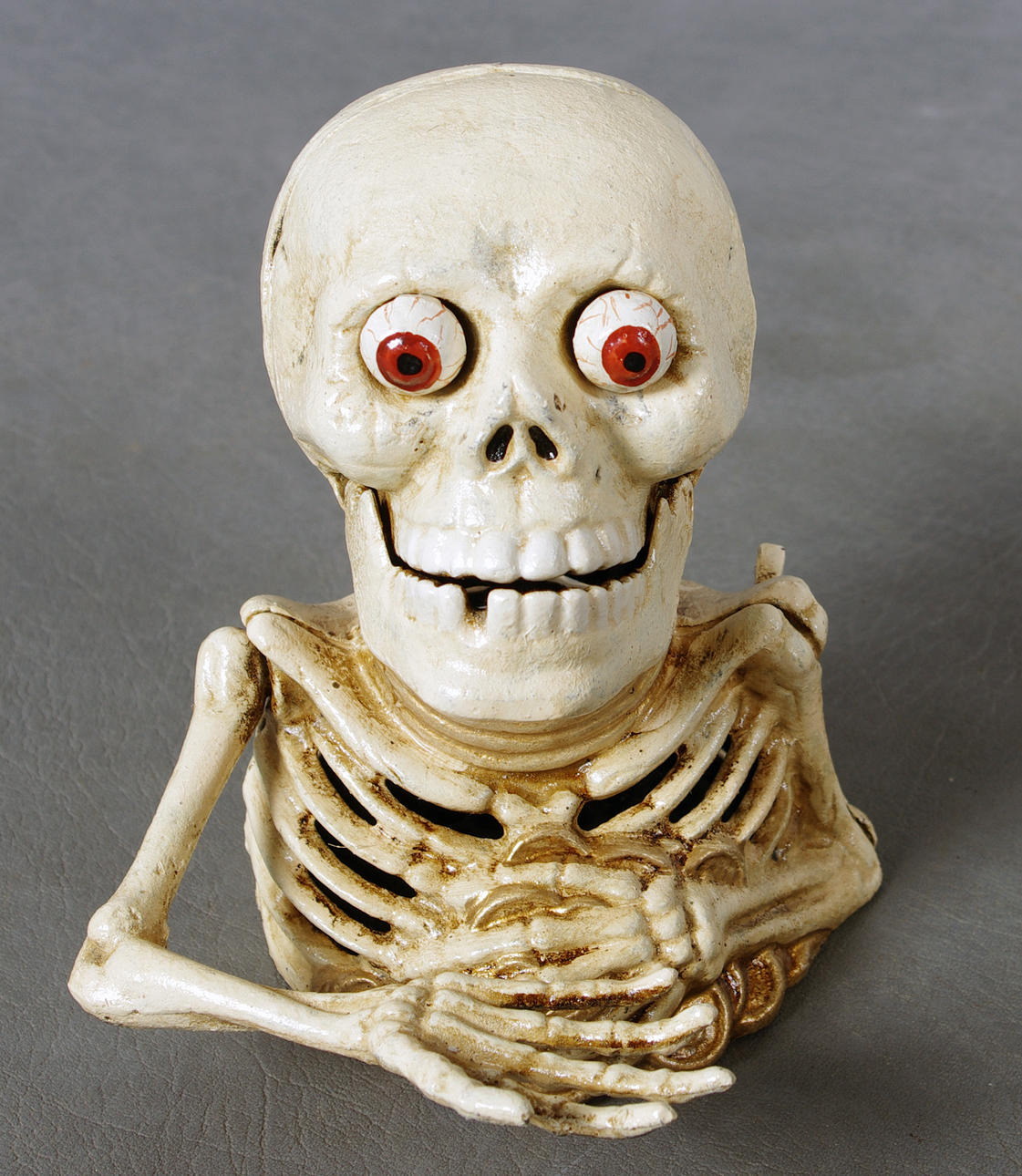 SPARBÖSSA, skelett, målad gjutjärn, 2000-tal.