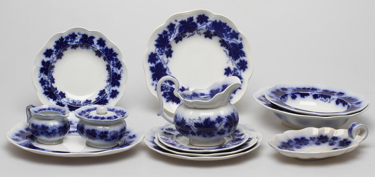 SERVISDELAR, ca 49 delar, porslin, "Vinranka", Arthur Percy, Gefle.