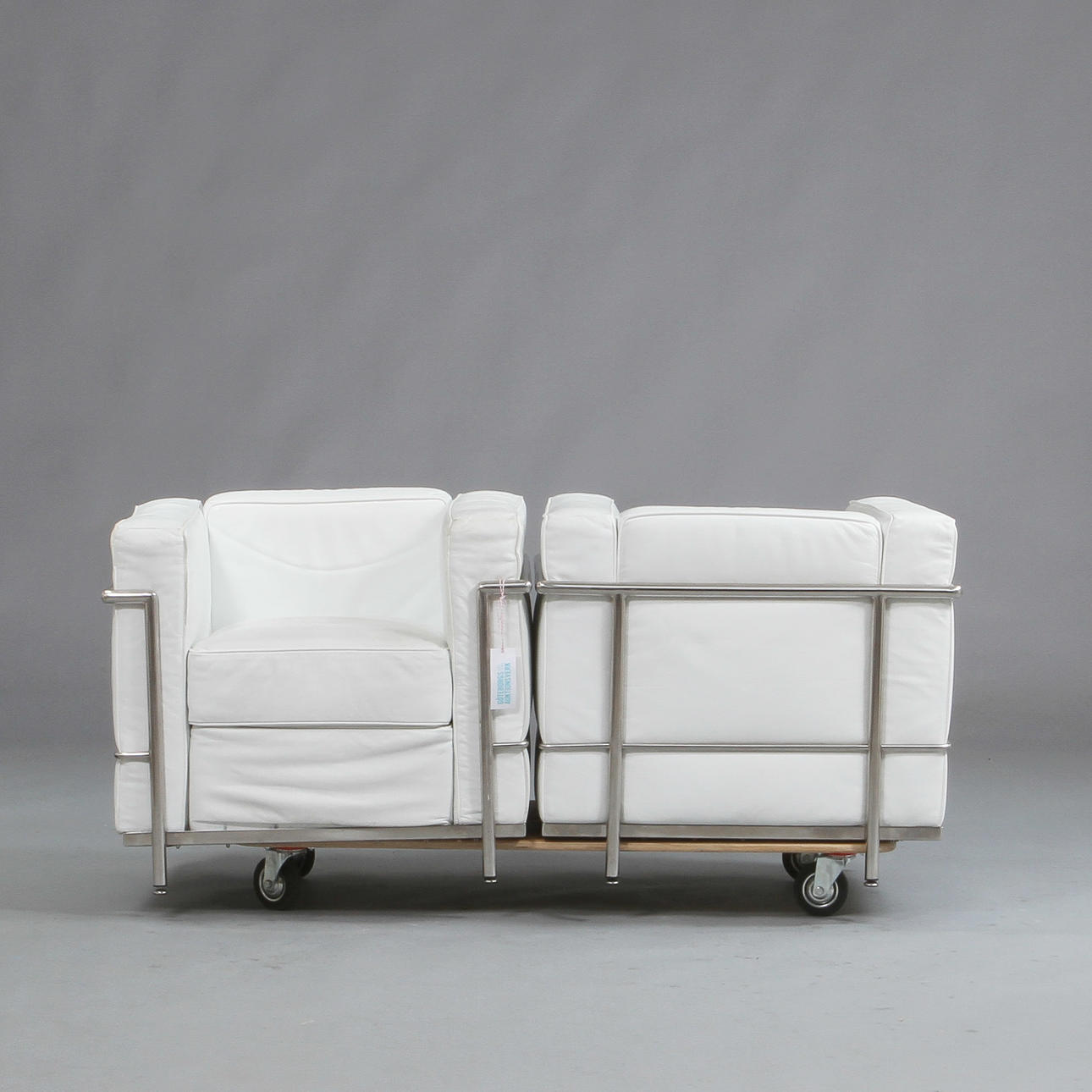 FÅTÖLJER, 2 st, efter Le Corbusier LC2.