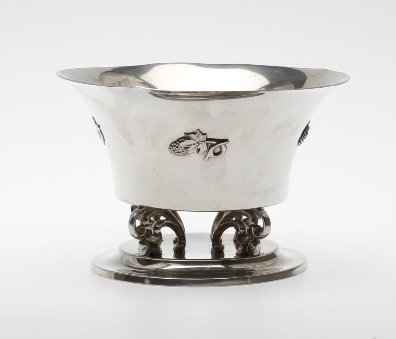 FRUKTSKÅL, tenn. 1935.