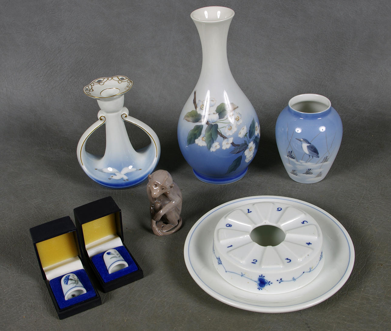 PORSLINSFÖREMÅL, 7 delar, Bing & Gröndal samt Royal Copenhagen.