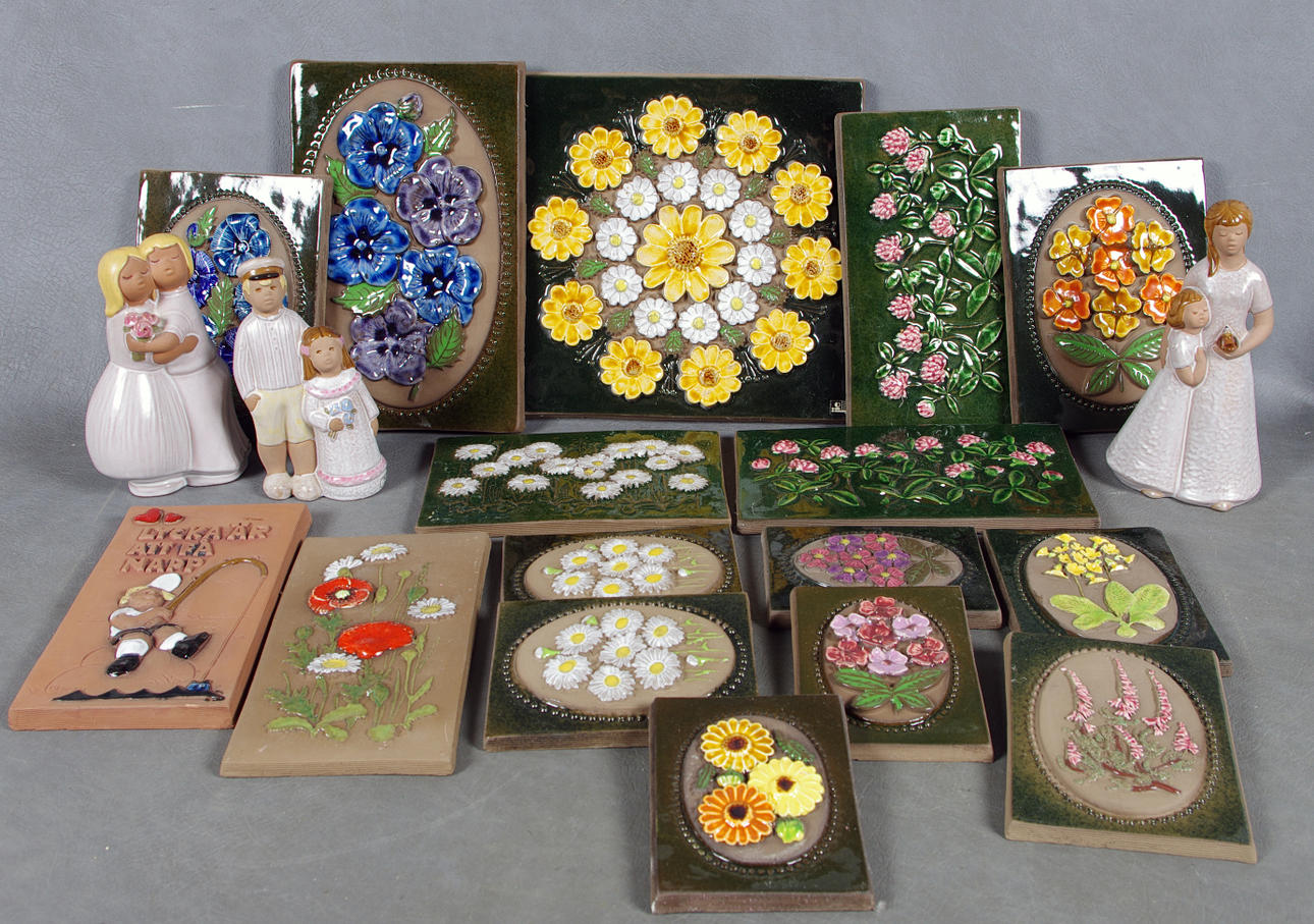 KERAMIKFÖREMÅL, Jie, väggreliefer samt figurer.