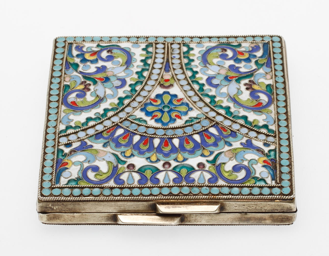 DOSA, silver med emalj. Ryssland, sent 1800 tal, vikt ca 213 gram.