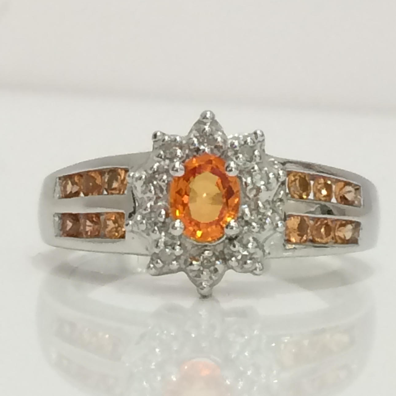 LUONNOLLINEN ORANSSI TIMANTTI.