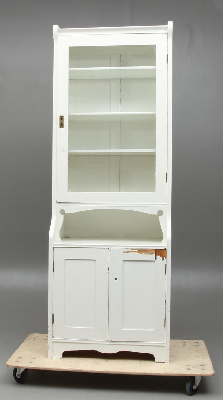 SKÅP med vitrinöverdel, 1900-talets början.