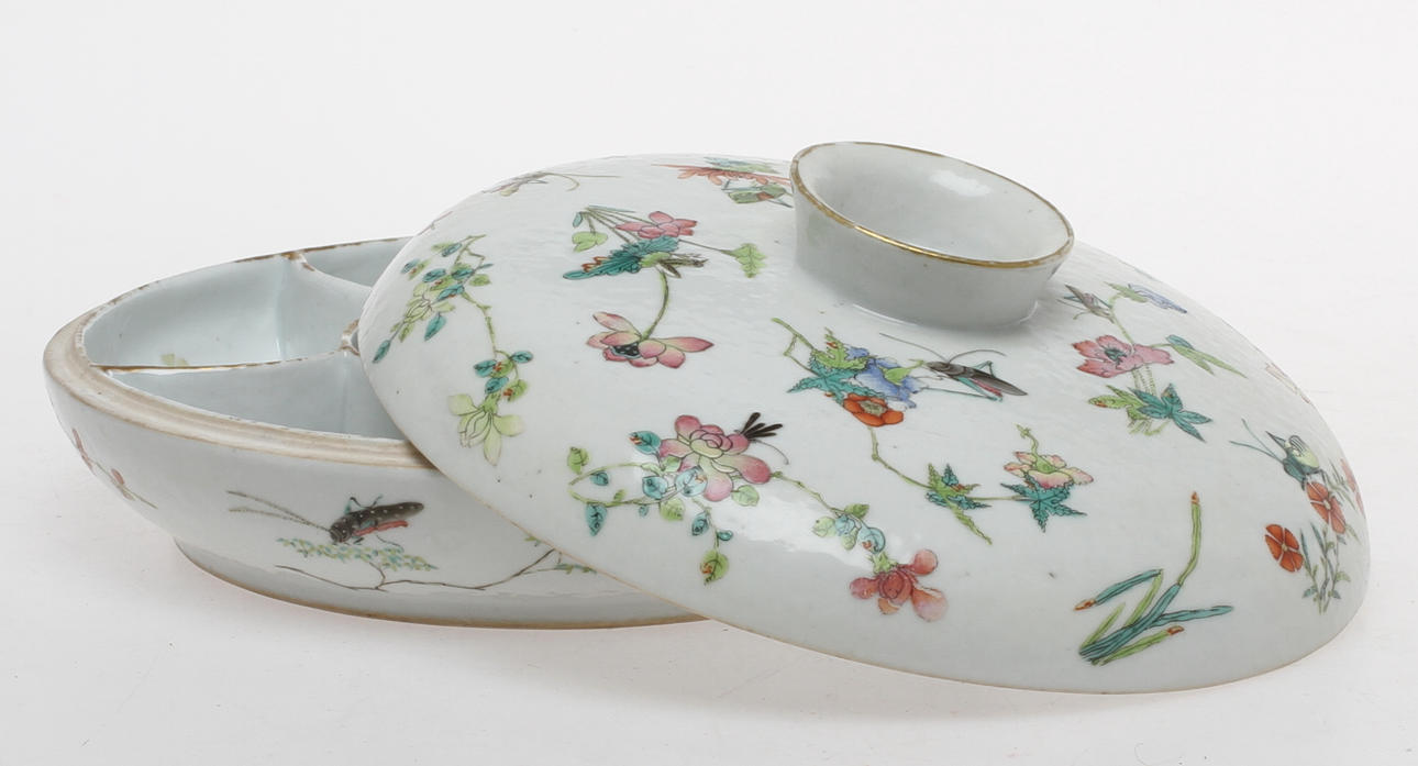 SKÅL med lock, porslin, Kina.