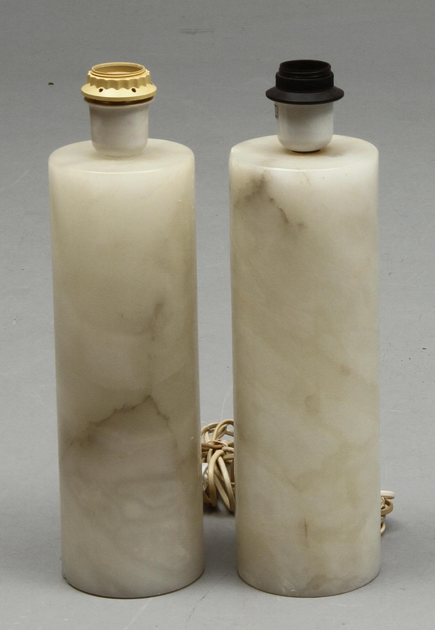 BORDSLAMPOR, 1 par, alabaster, NK Inredning, 1900-talets andra hälft.