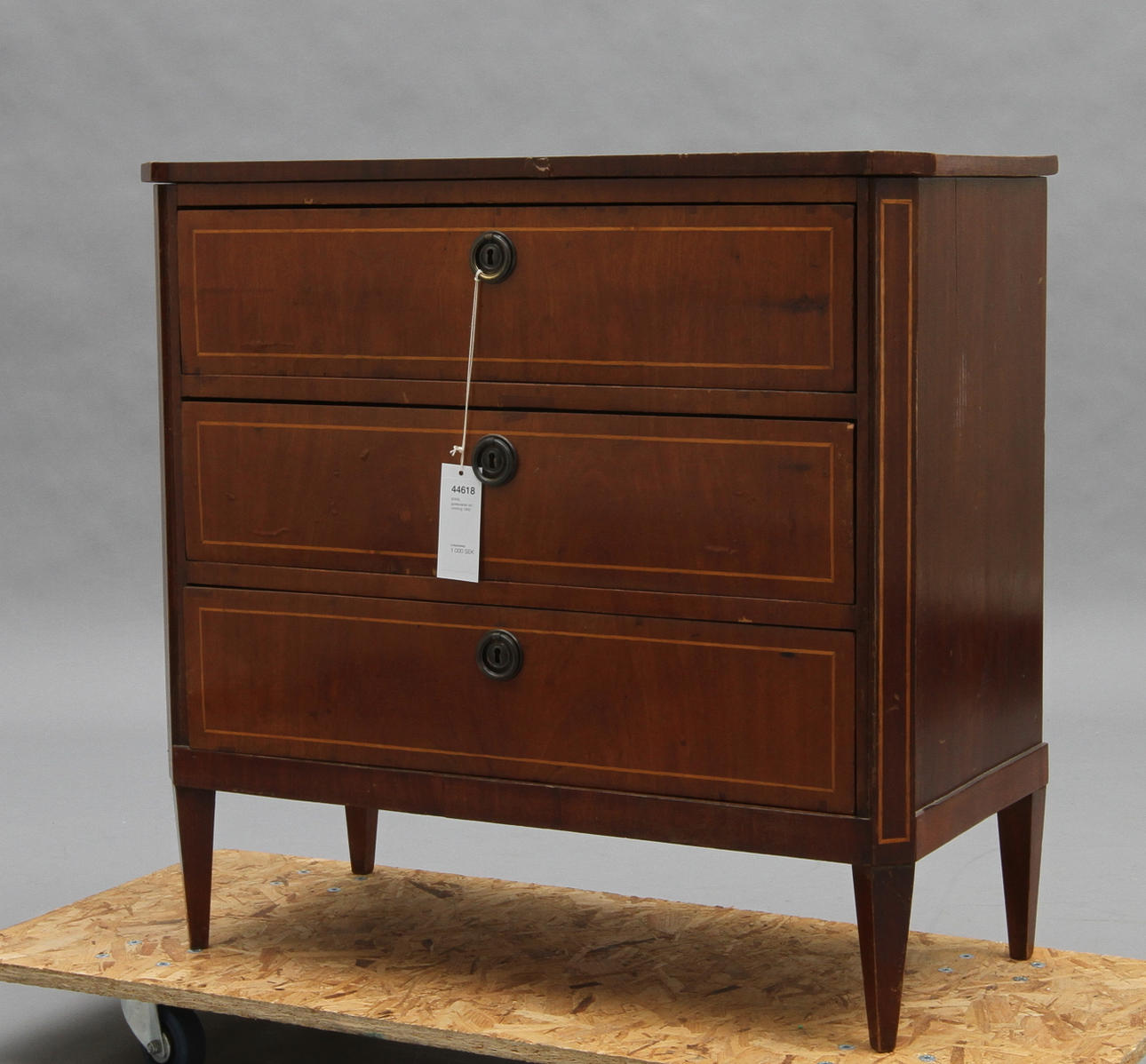 BYRÅ, gustaviansk stil, 1900-tal.