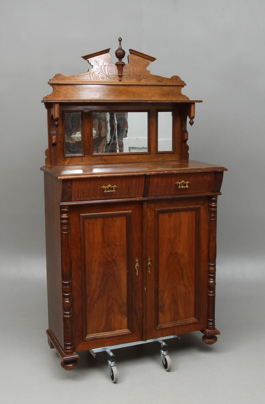 SPEGELSKÄNK, sekelskiftet 1900.